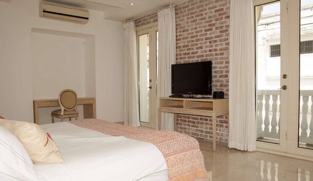 Modern 3 BR Old City Luxury Condo