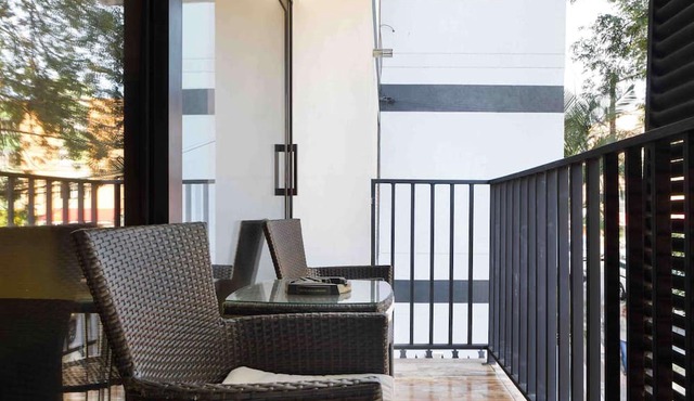 3 Bedroom 3 Hot tub AC part time doorman balcony apartment. in medellin