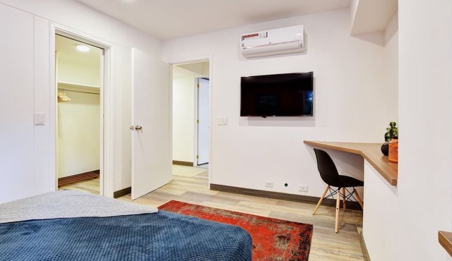 Homey Atmosphere 3BR Flat steps from Provenza with A/C