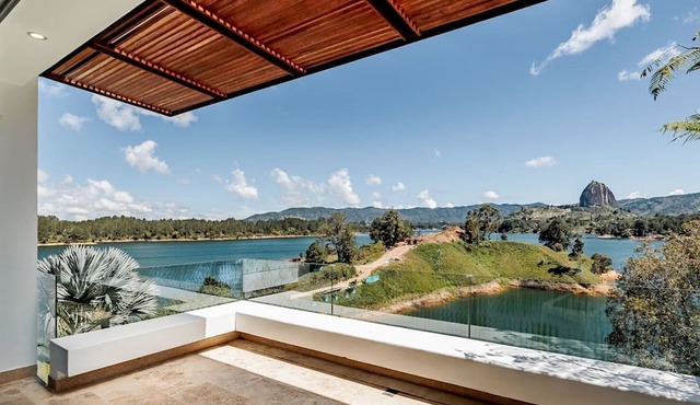 Med016 - Luxury house with lake view in Guatapé in Guatape