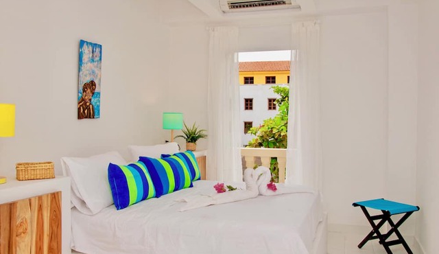 RentaElite Lovely 3 BR old city Cartagena w private pool