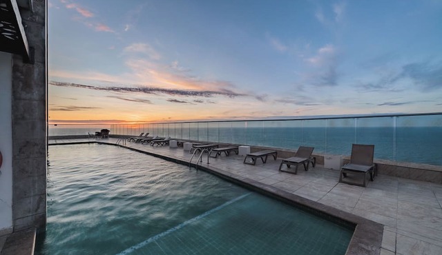 Spectacular 2BR with Unbeatable View in Palmetto Beach