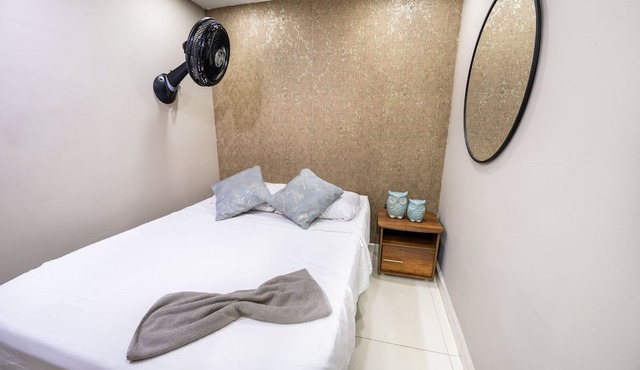 Amazing 5 bedroom with Incredible Private Jacuzzi 1 block from LLeras
