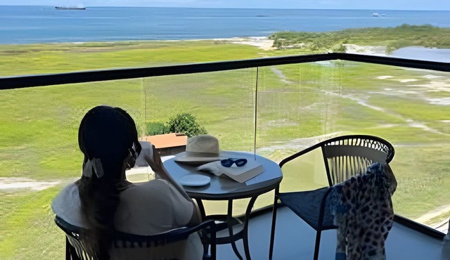 Ocean view, swimming pools, gym, and beach access in Santa Marta