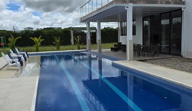 Paraiso en Los Llanos, Hermosa Casa Campestre con piscina y vista panorámica in Meta