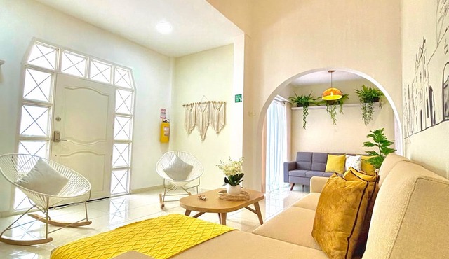 Charming 2BR House 5 Min to Old City Walls, A/C in Cartagena de Indias