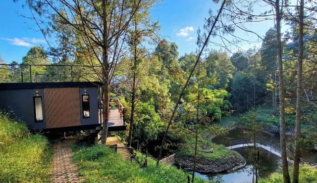 LAKE CABIN NEAR MEDELLÍN, THE AIRPORT, AND ARVI PARK in Guarne