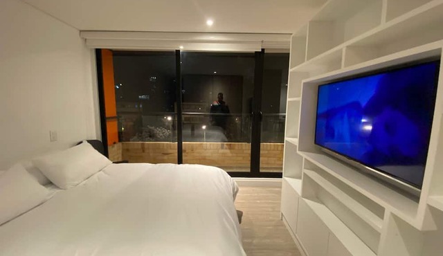 ILLUMINATED WITH BALCONY WIFI GYM CHAPINERO
