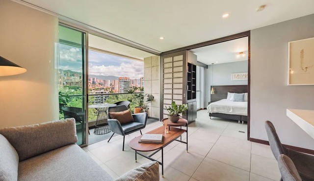 Cozy Unit with Unbeatable View in a Prime Location w/pool