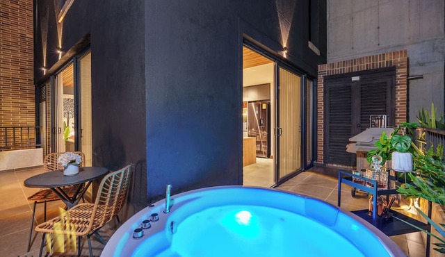 Spacious apt City View Haven & Jacuzzi - Morph 701 in Medellín