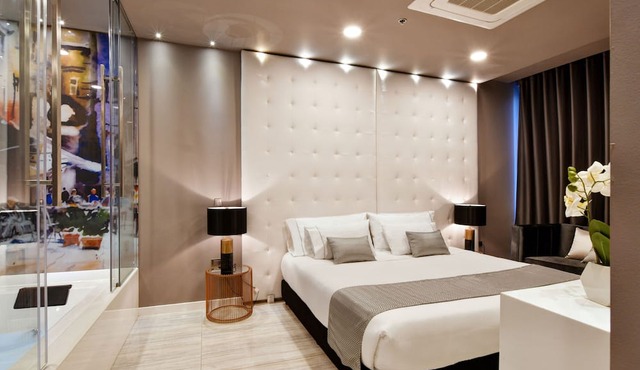 Luxury Suite w/HotTub at the heart of Lleras Park
