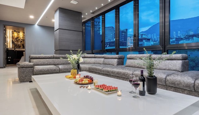Luxury 12BR Penthouse Package right in Lleras Park