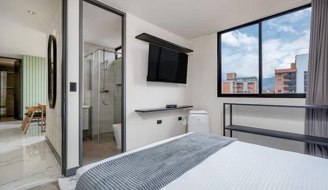 New Luxe apt in Laureles with AC and fast Wifi