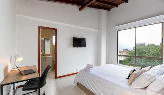 Peaceful Flat in a Prime Location near Tesoro Mall