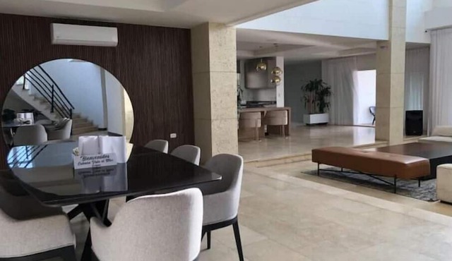Impressive Beachfront Cabin for rent