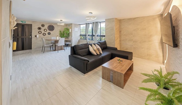 Modern 3 bedroom with Arcade Machine