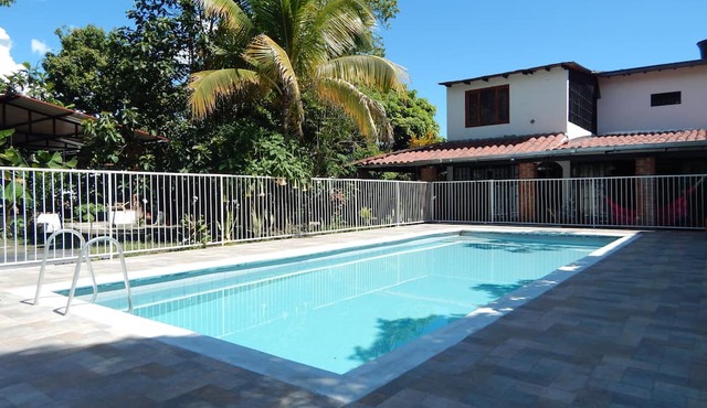Double room with private bathroom - Direct access to the hallway