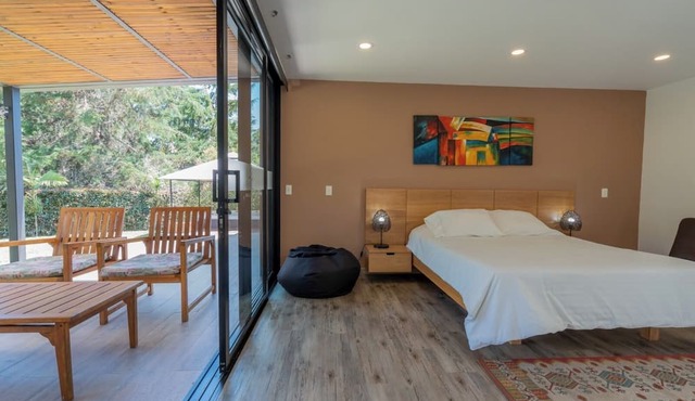 Villa inside a forest, complete peace and contact with nature, the retreat. in El retiro
