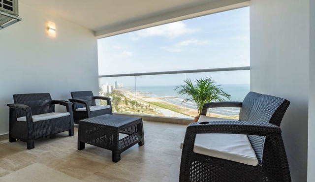 Panoramic Oceanview Loft Near Beach & Airport