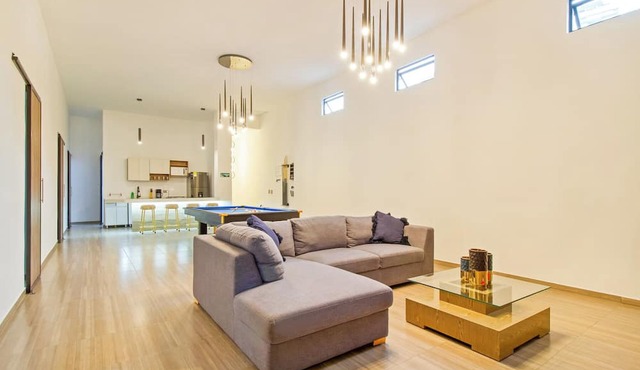 12-bedroom apartment with AC in Next to Park LLeras! Two Jacuzzis on per level!