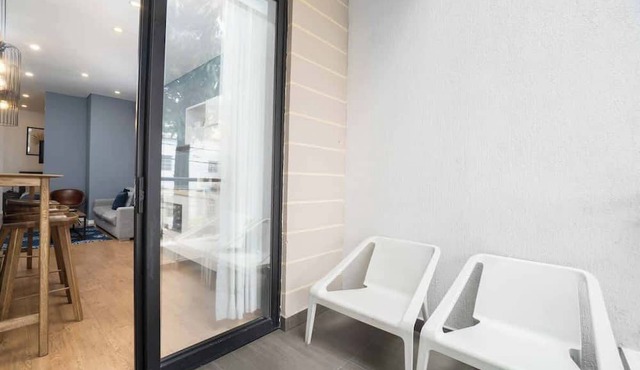 G202 - 1-Bed with Balcony & Fast WiFi by Granada