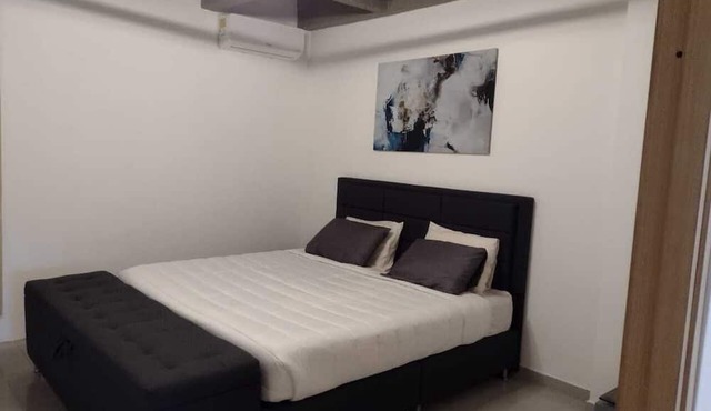 Spacious 3-bedroom apartment with AC, WiFi, Pool Table, Guest Friendly in Medellín