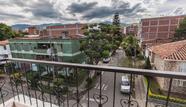 Beautiful Apartment with Private Terrace, Amazing Views and High Speed Wifi! in Medellín