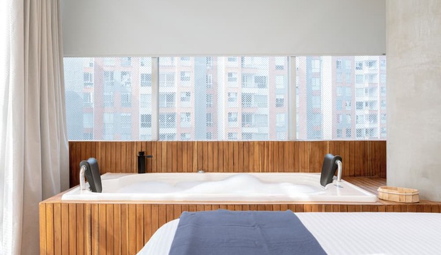Stunning & Stylish apt with Jacuzzi & A/C in El Poblado