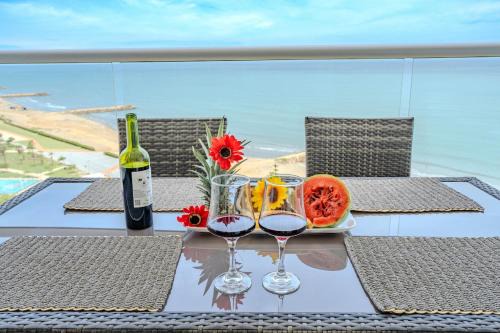Mar de Luna en Cartagena Beach Resort frente al mar in Cartagena de Indias