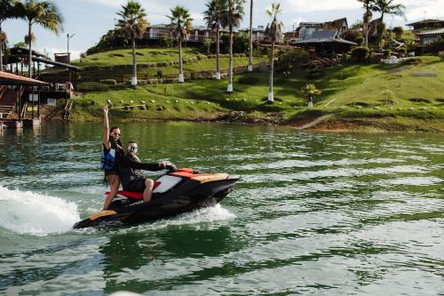 Kuma Secret Island - Experience Hotel in Guatapé