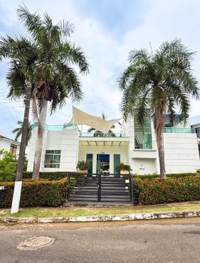 Memos Luxury House in Melgar