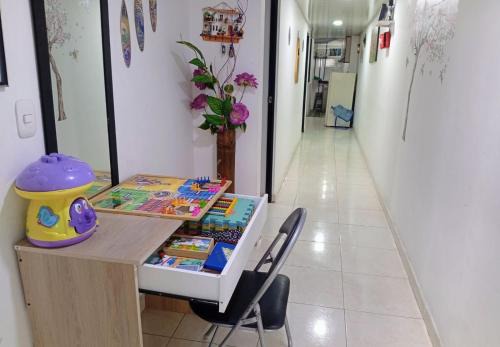 Acogedor apartamento familiar 2do piso - 06 personas - El Edén Centro Comercial in Bogotá