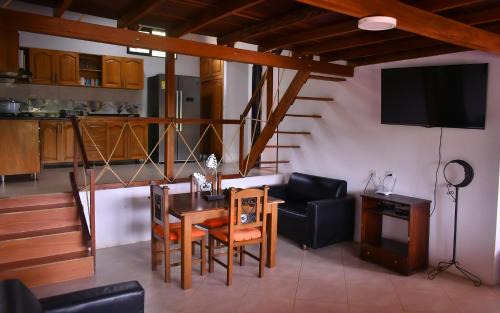 Finca con Piscina gigante con jacuzzi para escapada brutal
