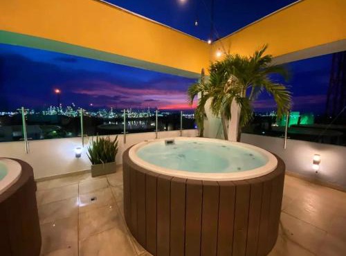 Hotel Titanium Plaza