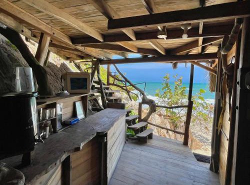 Monopoint - Beach hut near Tayrona Park