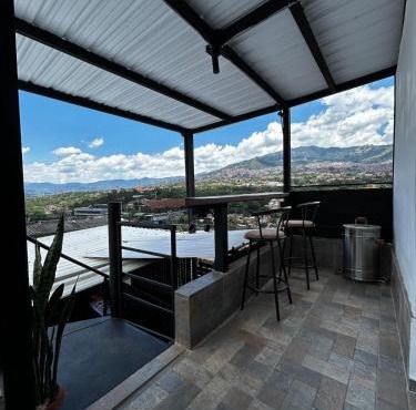 Balcony View Apartments with Fast WiFi near Subway