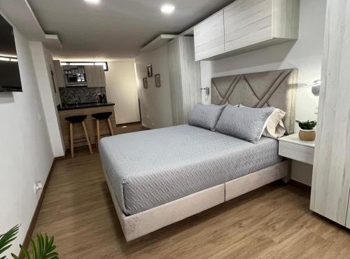 Ideal stay near the airport with parking & WiFi