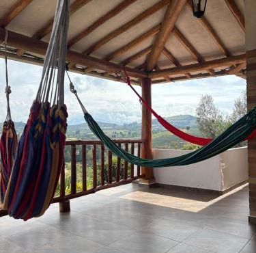 Cabaña familiar con piscina y una gran vista in Los Santos