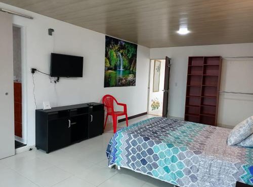 Amplia habitación con baño grande