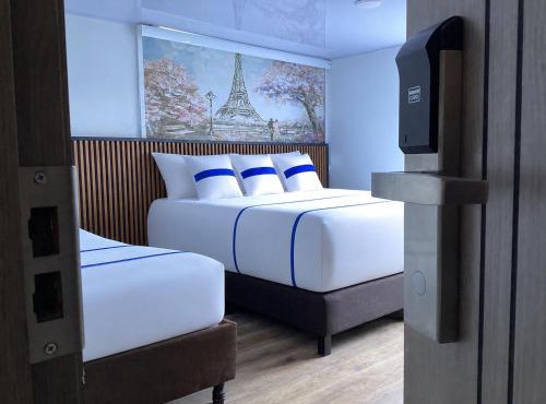 Paramount Hotel
