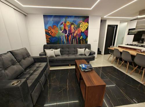 Amazing Penthouse 802, Jacuzzi, 15 min to Provenza