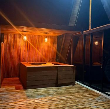 Cabaña Con Jacuzzi Privado y Vista a La Montaña