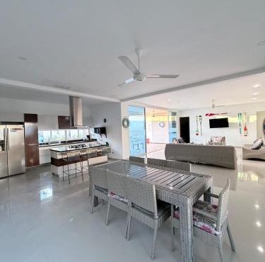 Luxury house with private pool for 12 people