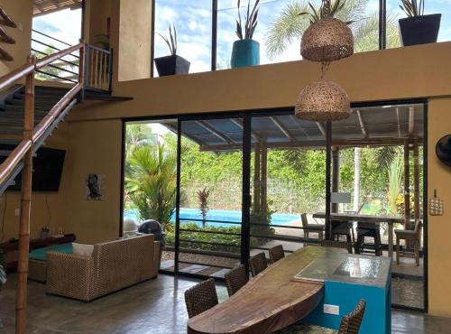 Jungle pool house Bird mural Ricaurte in Ricaurte
