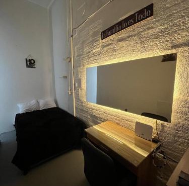 Habitación cerca al aeropuerto con baño privado