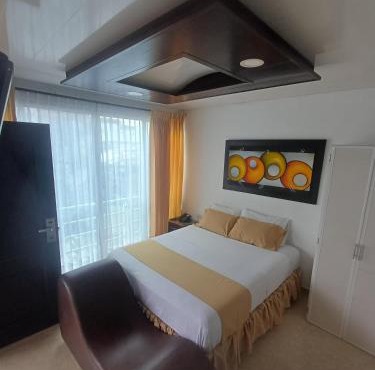 HOTEL DULCES SUEÑOS