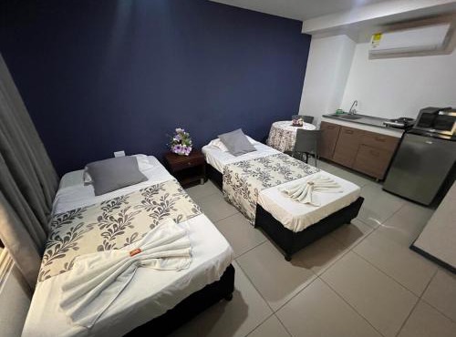 Apartaestudio con cocina dentro centro comercial