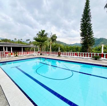 Finca La Carmelita Casa Campestre con Piscina y entre Montañas a sólo minutos de Santa Rosa de Cabal