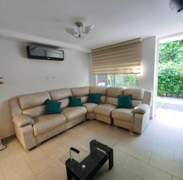 Casa de Verano Málaga Confort Sol y Piscina in Ricaurte