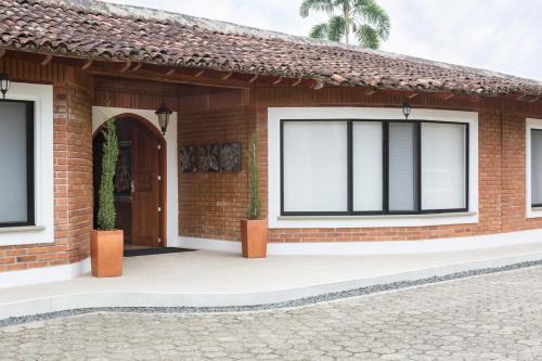 Finca con Piscina en Cerritos cerca a Ukumari